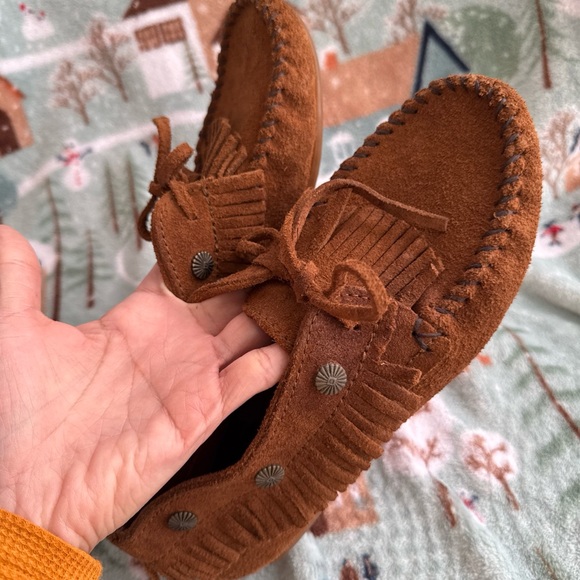 Minnetonka Brown Suede Moccasins - Picture 4 of 14
